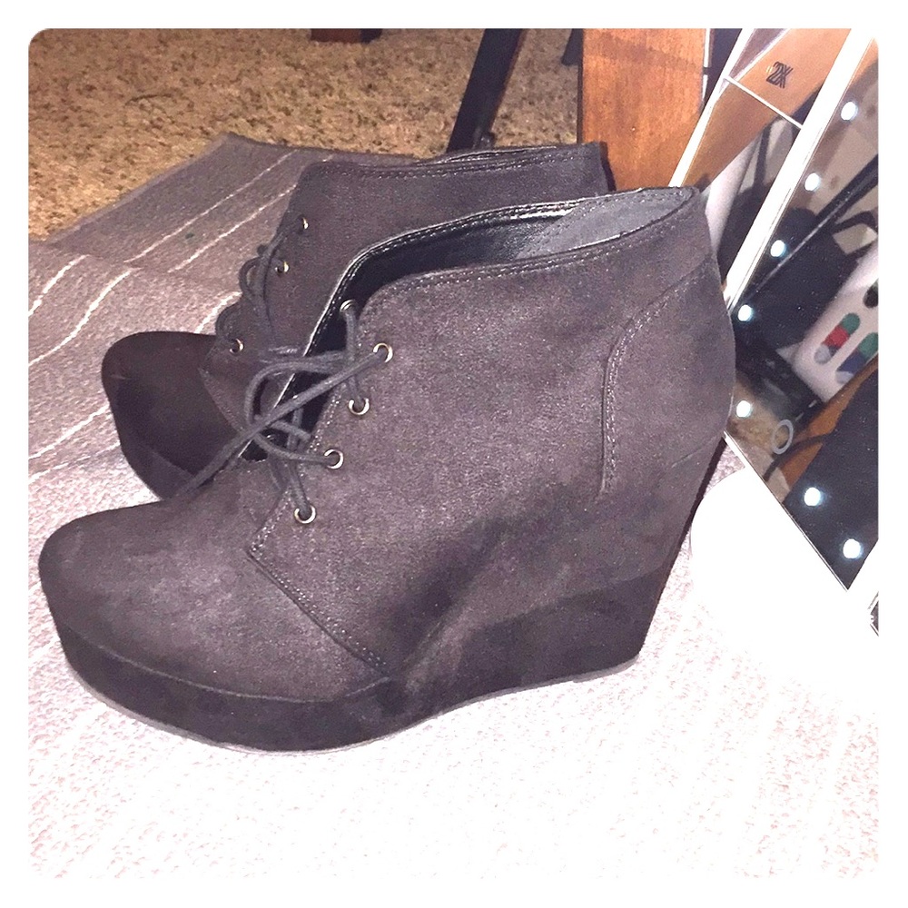 Classic black manhattan collections heels
